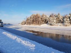 I paesaggi invernali della Finlandia orientale al confine con la Russia