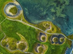 I psuedocrateri del lago Myvatn fotografati con un drone in Islanda