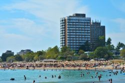 I resort turistici di Mangalia, destinazione balneare della Romania sul Mar Nero - © Sebastian_Photography / Shutterstock.com