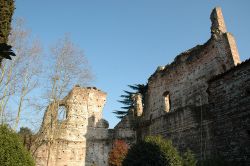 Le rovine del Castello Visconteo, a Trezzo sull'Adda - il Castello Visconteo ha una storia tanto affascinante quanto travagliata. Per la sua posizione strategica fu infatti diverse volte ...