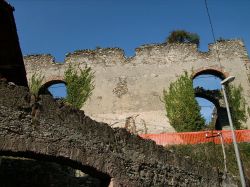 I ruderi del "cabannun" prima dei restauri a Campomorone, Liguria - © Davide Papalini  - Opera propria, CC BY 2.5, Wikipedia