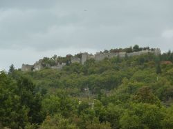 I ruderi del Castello di Ocre in Abruzzo - © Pietro - CC BY-SA 4.0, Wikipedia