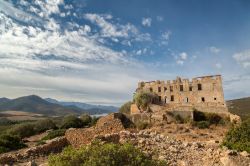 I ruderi della fortezza del principe Pierre Bonaparte vicino a Galeria, Corsica