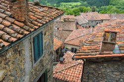 I tetti del centro storico del borgo di Santa Fiora in Toscana