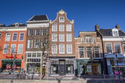 I tetti delle tipiche case olandesi nel centro di Leeuwarden, Paesi Bassi - © Marc Venema / Shutterstock.com