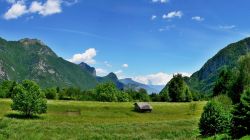 I verdi paesaggi che circondano Molina di Ledro in Trentino