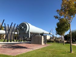 Il 16 pollici restaurato di una USS Missouri al Wesley Bolin Memorial Plaza di Pheonix, Arizona. La USS Missouri è stata una corazzata della marina degli Stati Uniti  - © You ...