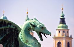 Il Drago simbolo di Lubiana, l'importante capitale della Slovenia - © EUROPHOTOS / Shutterstock.com