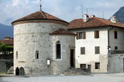 Il battistero della cattedrale di Venzone, Friuli Venezia Giulia, Italia.



