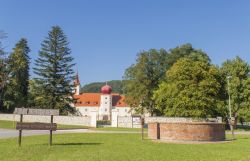 Il bel castello di Kutjevo, Slavonia, Croazia. Un tempo in questa elegante dimora soggiornarono personaggi celebri fra cui l'imperatrice Maria Teresa d'Austria e il barone Franjo Trenk ...