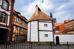 Il bel museo dell'architettura a graticcio a Quetlinburg, Germania.  