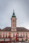 Il bel Palazzo Municipale di Sankt Polten, Bassa Austria. Situato nella Rathausplatz circondata da palazzi barocchi, merita una visita anche all'interno.

