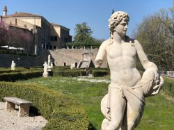 Il Belvedere, il giardino di Palazzo Gonzaga Guerrieri a Volta Mantova in Lombardia, provincia di Mantova