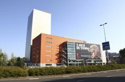 Il Biodiversity Center Naturalis a Leiden, Olanda.  Questo spazio museale storico ospita il più completo scheletro di tirannosauro del mondo - © Nancy Beijersbergen / Shutterstock.com ...