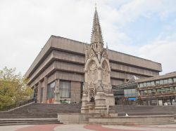 Il Birmingham Central Library, Inghilterra. Questo edificio costruito in stile brutalista vanta un primato tutt'altro che lusinghiero: viene considerato infatti il 9° fra i dieci più ...