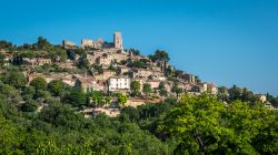 Il borgo arroccato di Lacoste in Francia