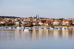 Il borgo costiero di Medulin in Istria, la celebre penisola della Croazia - © burnel1 / Shutterstock.com