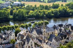 Il borgo della Fortezza di Chinon, e il fiume Vienne Regione Centro in Francia