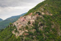 Il borgo di Ascrea nelle montagne del Lazio.