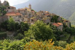 Il borgo di Balestrino in Liguria, famoso per il suo "borgo fantasma"
