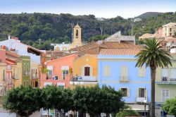 Il borgo di Carloforte sull'isola di San Pietro nel sud-ovest della Sardegna