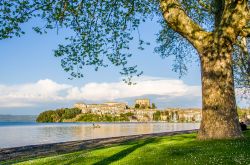 Il borgo di Capodimonte sul Lago Bolsena - © Luca Lorenzelli / Shutterstock.com