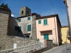 Il borgo di Casore del Monte, fa parte del territorio del Comune di Marliana, in Toscana - © Fluctuat - CC BY-SA 3.0, Wikipedia