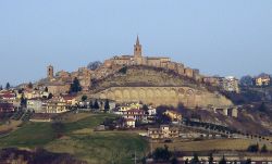 Il borgo di Castignano nelle Marche.