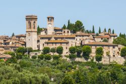Il borgo di Corciano in provincia di Purugia (Umbria) - © Claudio Giovanni Colombo / Shutterstock.com