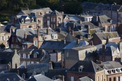 Il borgo di Etretat in Alta Normandia Francia - © Francisco Javier Gil / Shutterstock.com