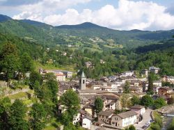 Il borgo di Fiumalbo fotografato dal Costolo - © Massic80, CC BY-SA 3.0, Wikipedia