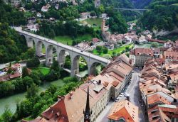 Il borgo di Friburgo in Svizzera e il fiume Sarine - © Oleg_Mit / Shutterstock.com