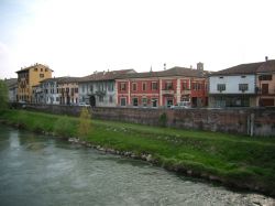 Il borgo di Gera sul fiume Adda a Pizzighettone, Lombardia