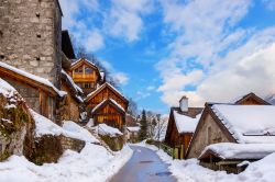 Il magico borgo di Halstatt in Austria dopo una abbondante nevicata - © Tatiana Popova / Shutterstock.com