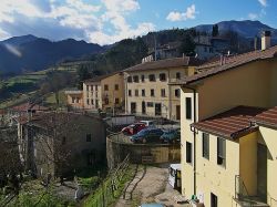 Il borgo di Luicciana sull'Appennino della provincia di Prato in Toscana - © Massimilianogalardi - CC BY-SA 3.0 - Wikipedia