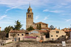 Il borgo di Medinaceli con la Collegiata, provincia di Soria, Spagna. In stile tardo gotico, la Collegiata venne costruita nel XVI° secolo sulla chiesa romanica di Santa Maria Maggiore.



 ...