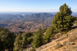 Il borgo di Oliena fotografato dal Monte Corrasi, Sardegna.