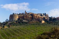 Il Borgo di Orvieto su di una rupe di tufo in Umbria