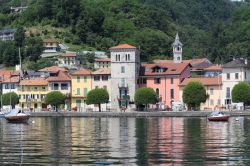 Il borgo di Pella sul lago d'Orta in Piemonte