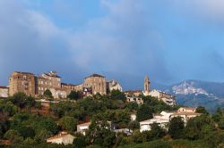 Il borgo di Penta di Casinca sulla costa orientale della Corsica