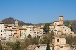 Il borgo di Pergola nelle Marche: è chiamato il paese del tartufo, qui si svolge un'importante sagra