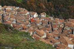 Il borgo di San Donato di Ninea in Calabria. Si trova tra i monti di Orsomarso, la catena costiera nel nord-ovest della penisola calabra