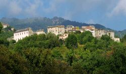Il borgo di San Nicolao in Corsica, il villaggio montano si trova a ridosso della costa est dell'isola della Francia