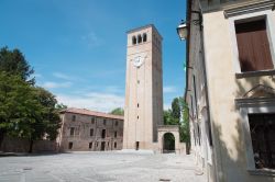 Il borgo di Sesto al Reghena in Friuli, provincia di Pordenone. E' considerato uno dei borghi più belli d'Italia - © Directornico / Shutterstock.com