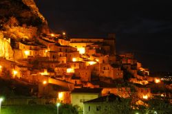 Il borgo di Sutera illuminato durante il persiodo natalizio