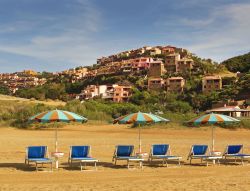 Il borgo di Torre dei Corsari e la spiaggia in Sardegna