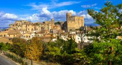 Il borgo ed il castello di Nazzano Romano nel Lazio - © leoks / Shutterstock.com