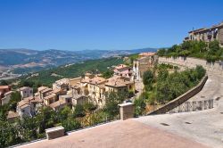 Il borgo lucano di Guardia Perticara in Basilicata, vista panoramica.