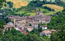 Il borgo marchigiano di Pergola, provincia di Pesaro e Urbino. Abitato fin dalla preistoria, questo territorio è ricco di storia e eccellenze.
