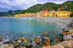 Il borgo marinaro di Varigotti in Liguria, Rivera di Ponente